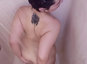 Spying and recording bbw shower bate